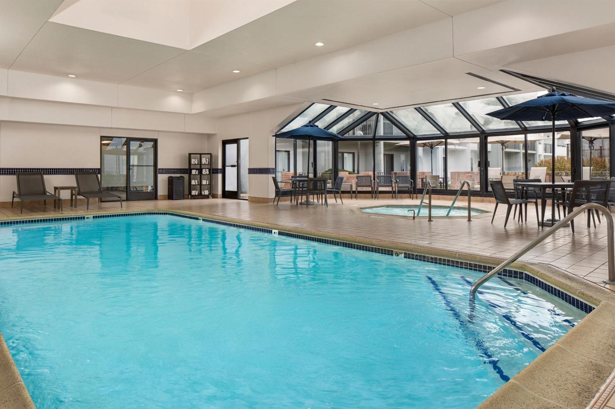 Courtyard By Marriott Chicago Waukegan / Gurnee Hotel Eksteriør billede