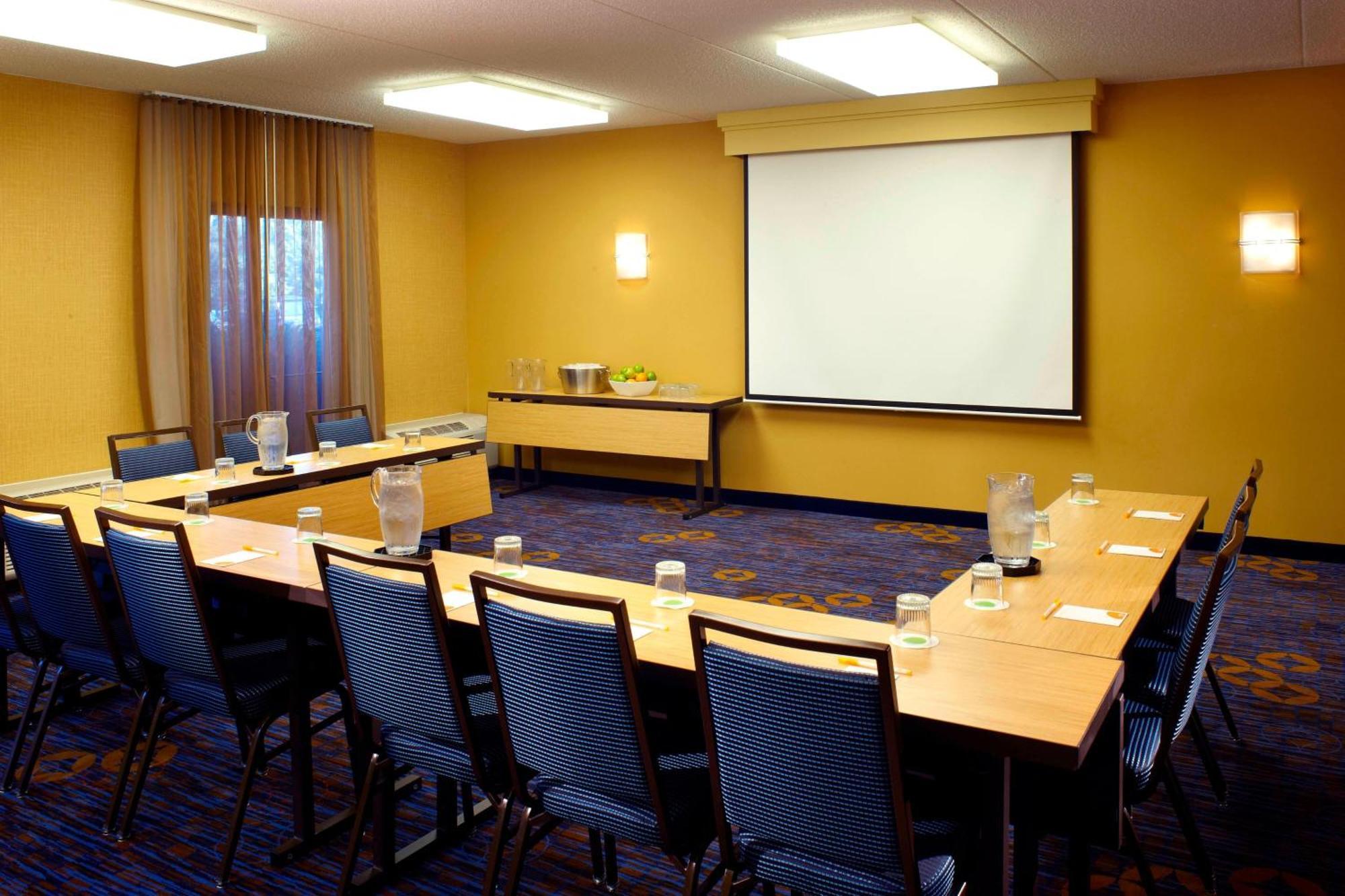 Courtyard By Marriott Chicago Waukegan / Gurnee Hotel Eksteriør billede