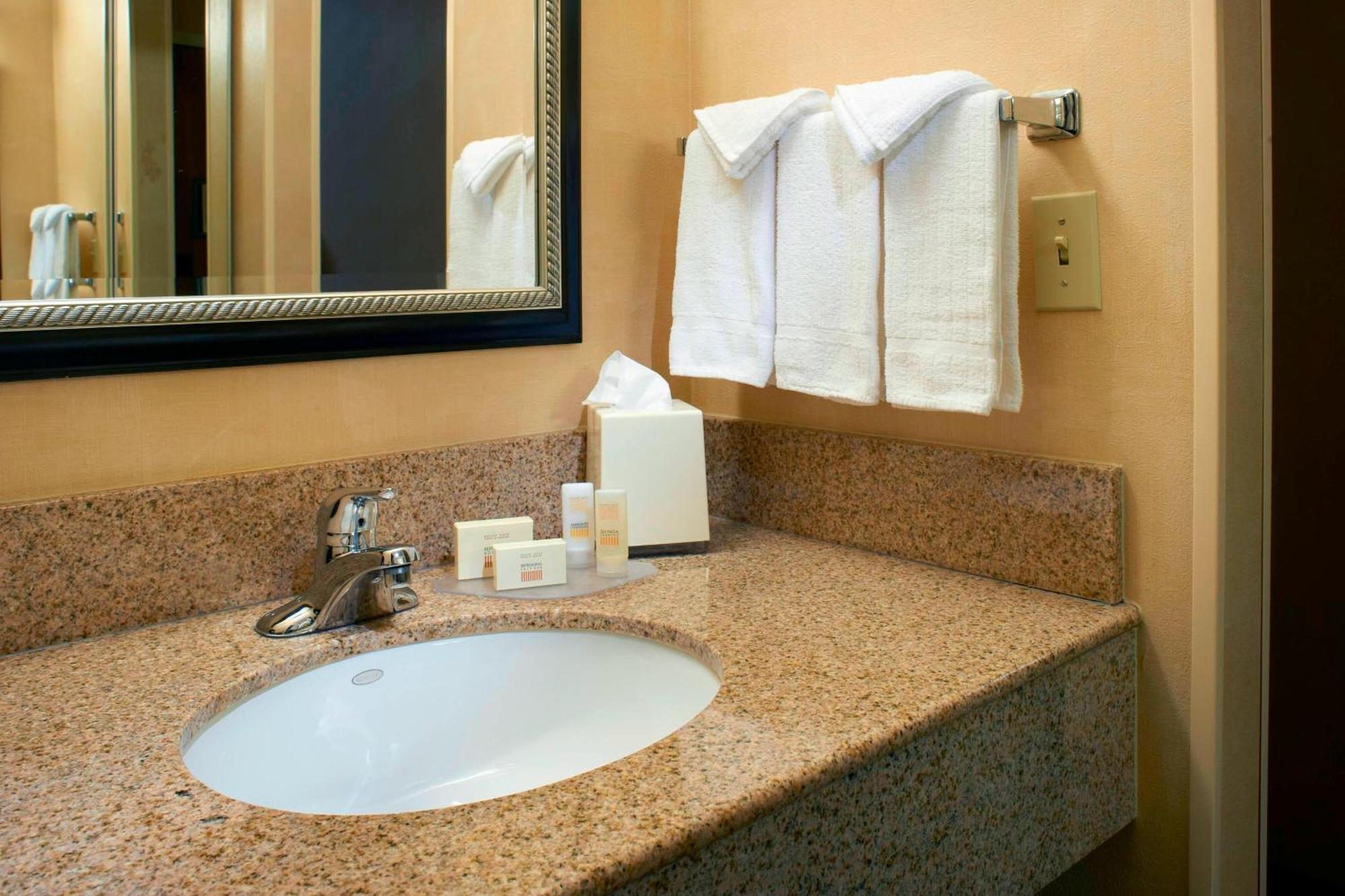 Courtyard By Marriott Chicago Waukegan / Gurnee Hotel Eksteriør billede